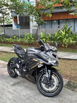 Prlvd Motor pribadi Ninja Kawasaki ZX25R ABS SE Dark Gray TAHUN 2022