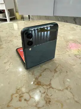 Samsung galaxy Z flip 3