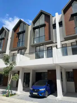 Di sewa kan rumah 3 lantai di pik2 Osaka residence jakarta utara