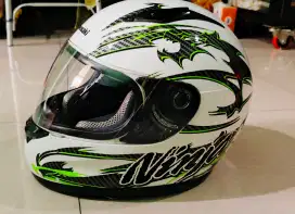 Helm ninja putih