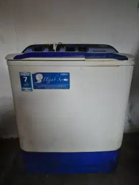 Mesin cuci merk Aqua 2 tabung 7kg