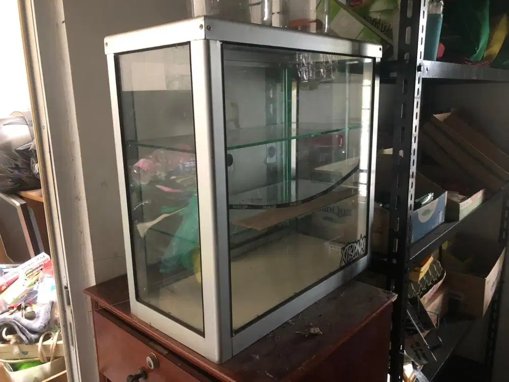 Dijual Etalase Kecil