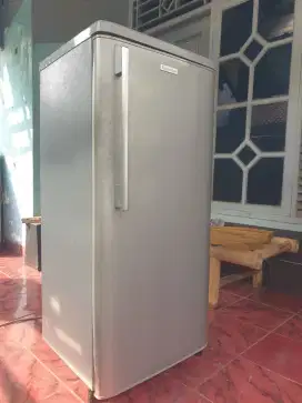 Di jual kulkas 1 pintu siap pakai