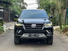 Toyota Fortuner Vrz 2.4 AT facelift 2022 Hitam metalik