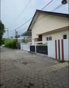 RUMAH HOEK DI GRAHA MUKTI RESIDENCE PEDURUNGAN SEMARANG