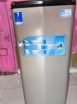 Kulkas merk aqua