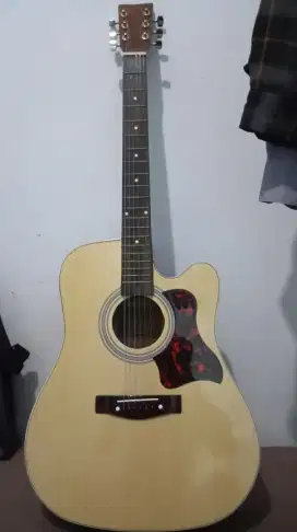 Gitar Yamaha F1000 Akustik – Suara Mantap, Kondisi Terawat!