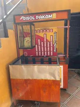 etalase kayu jualan