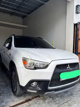 Mitsubishi outlander spot limited edition putih mutiara
