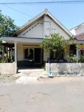 Rumah Impian di Perempatan Strategis