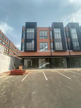 Ruko 3 Lantai Luas Tanah 128m2 Fasilitas Private Lift di Alam Sutera