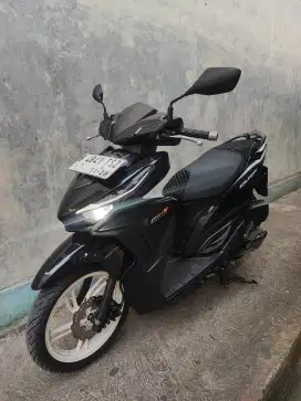 Vario LED black 125 thn 2017 KM rendah