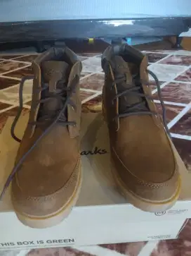 Preloved Sepatu Boots Clarks Baru sekali Pake,Mulus UK 43
