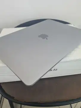 Macbook Air 2020 core i5 ram 8gb Ssd 500gb fullset original Ex Digimap