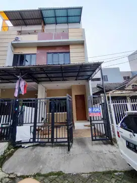 Rumah 3 Lantai Luas Tanah 67,5m2 Bisa Buat Usaha di Poris Indah