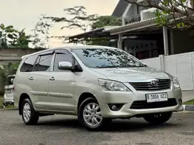 KM ANTIK TOYOTA KIJANG INNOVA 2.0 E AT 2013 ISTIMEWA