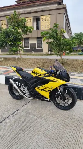 R15v3 2018 kuning