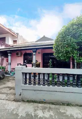 Rumah Luas Akses Bagus, Dekat Stasiun Depok