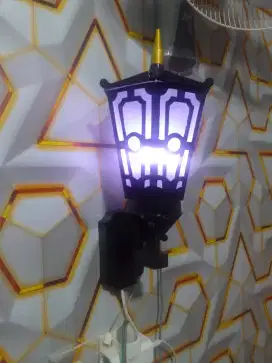 Lampu hias dinding indor