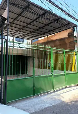 Disewakan Ruko 2,5 lantai daerah Komersial Nol Jalan Raya Putro Agung