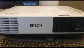Di jual proyektor Epson EB 2055