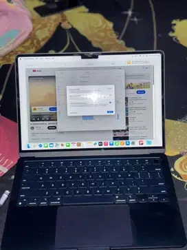 MACBOOK M2 2022 8/256GB BH 98% CC 27