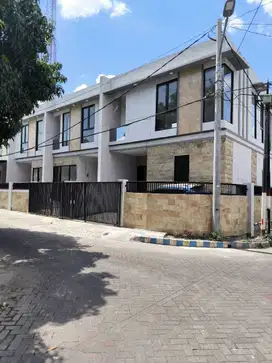 3.DIJUAL RUMAH SIMPANG DARMO PERMAI SELATAN SBY BARAT