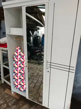 lemari baju layak pakai