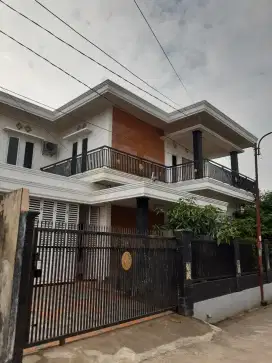 Dijual rumah 2 lantai