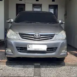 Toyota Kijang Innova 2010 Bensin