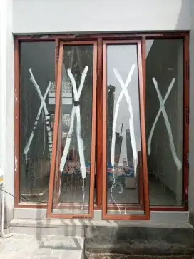 Kusen alumunium dan kaca