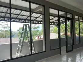 Kusen alumunium dan kaca