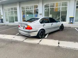 BMW 318i 2001 Bensin