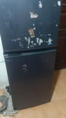 Kulkas 2 Pintu merk Sharp