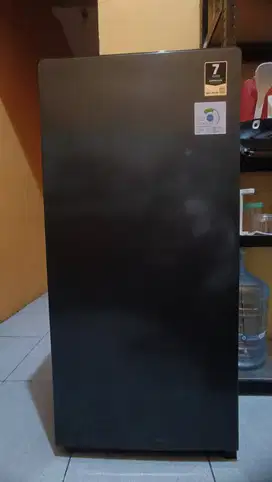 Kulkas 1 Pintu Aqua, Pemakaian 9 Bulan, masih garansi