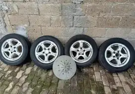 velg R 15 hole 5. originalnya honda stream. pcd 5x114