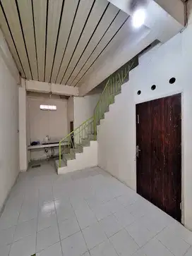 Disewakan Ruko Siap Usaha Ex Warnet Lokasi Pekapuran 2, Jembatan lima
