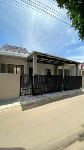 Disewakan rumah baru
Alamat : Jl.Hj Sanan, Benda Baru, Kec. Pamulang,
