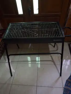Di jual alat pembakaran sate ikan daging panggang dan lainnya .