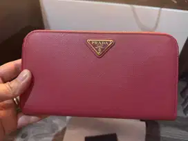 Dijual Dompet Prada Saffiano Leather Zip Around Long warna Merah
