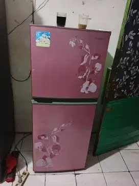Di jual kulkas Sharp 2 pintu