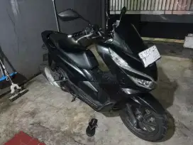 Honda PCX warna hitam tahun 2019