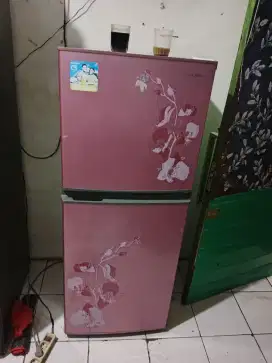 Di jual kulkas Sharp 2 pintu