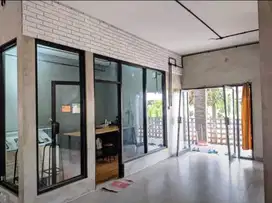 Rumah besar bagus buat usaha lokasi sulfat agung atau kantor