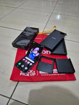 Samsung z flip 4 8/256 garansi resmi