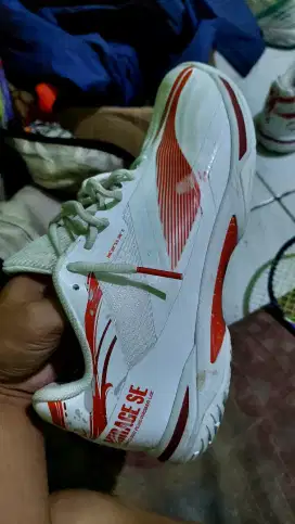 Di jual sepatu badminton Lining Miracle SE