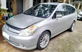 Honda Stream 1.7 A/T, bensin, 2005.