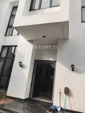 Dekat SCBD Rumah Cantik Disewakan Di Kebayoran Baru