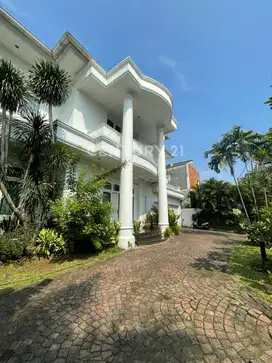Dekat Tol Desari Rumah Mewah Kolam Renang Di Pondok Labu