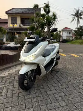 HONDA NEW PCX 160 KEYLESS TH 2025 NIK 2024 PUTIH MUTIARA